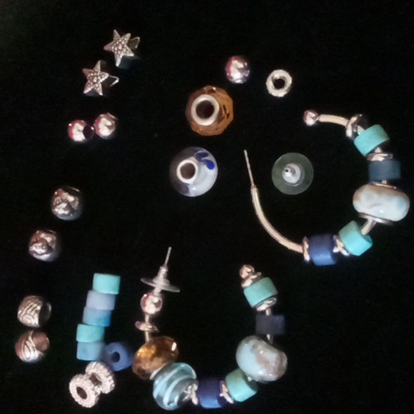 Glass beaded charm earrings . Interchangable beads 3/4 hoop. Stainless steel - Picture 3 of 8